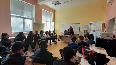 Тематична дискусия с ученици на тема Общуване. Форми на себеизявяване 3